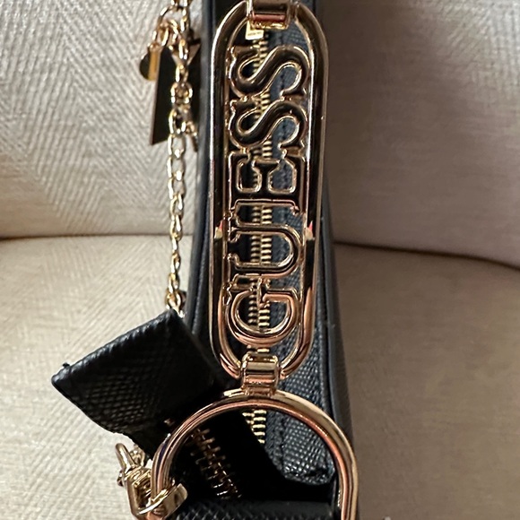 GUESS Black Shoulder Bag with Gold Chain - Picture 5 of 13